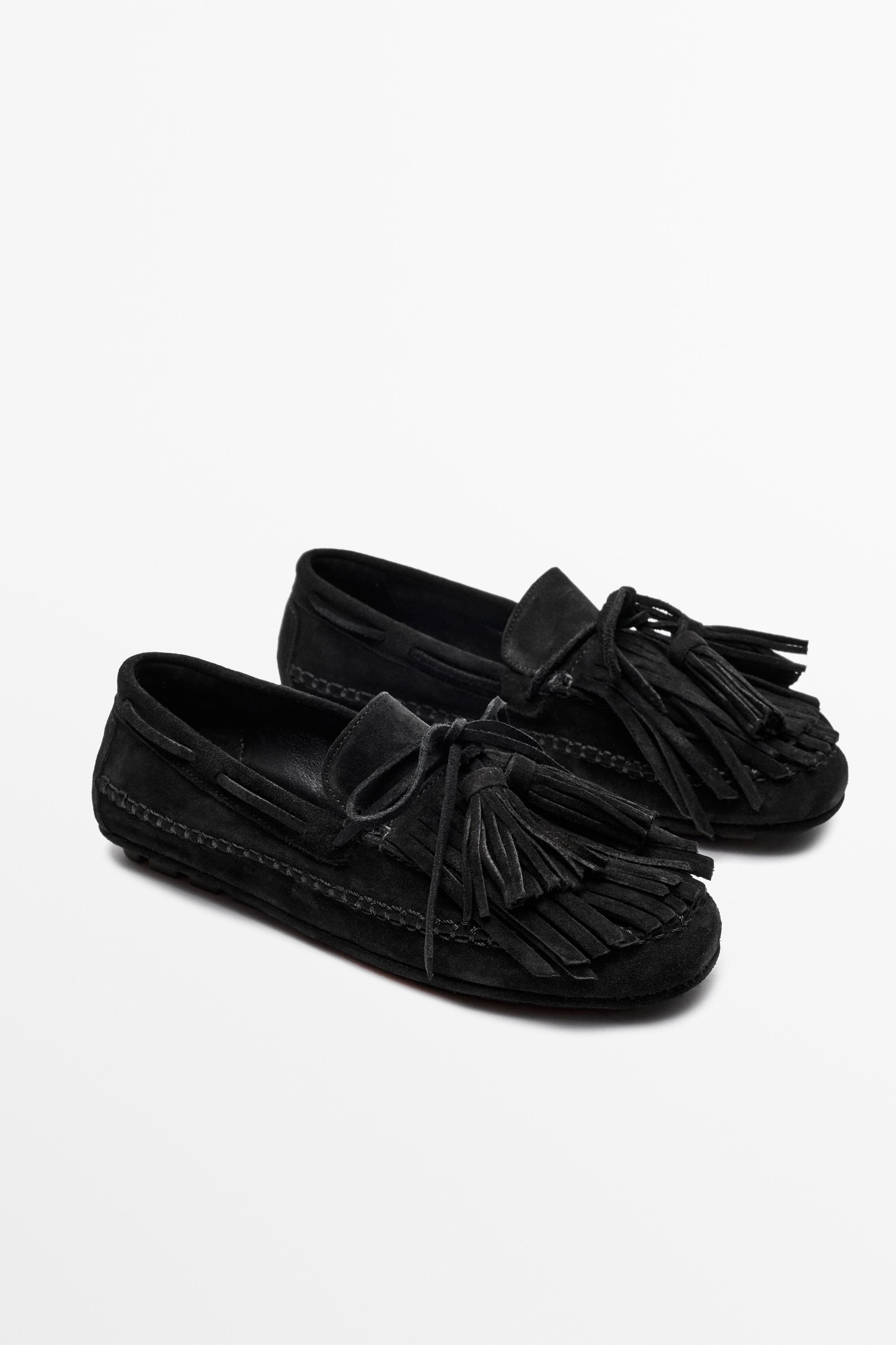 Mocassin en cuir à franges et pompons